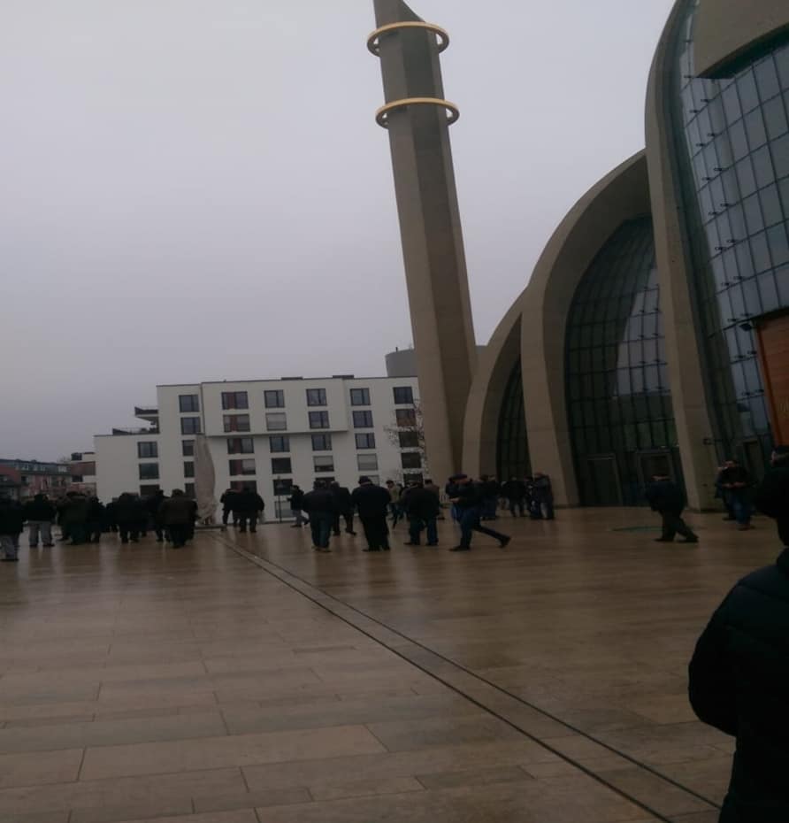 Gemeinsames Freitagsgebet in der Moschee